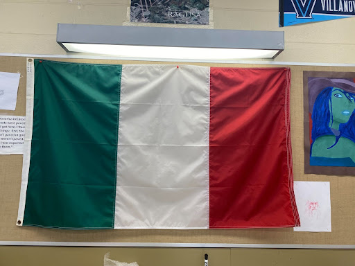 The club represents Italy in room 316 by displaying its colors on the national flag