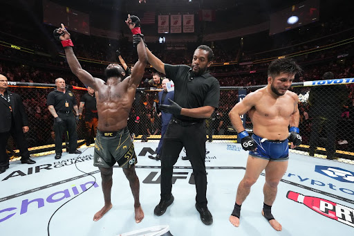 Aljamain Sterling defending the bantamweight belt in UFC 288 against Henry Cedjudo in a split decision 