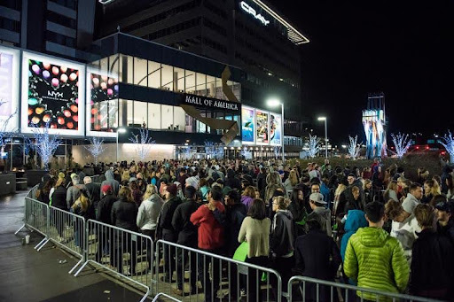 
 Photo of crowds at Mall of America during Black Friday in 2017 (New York Post)